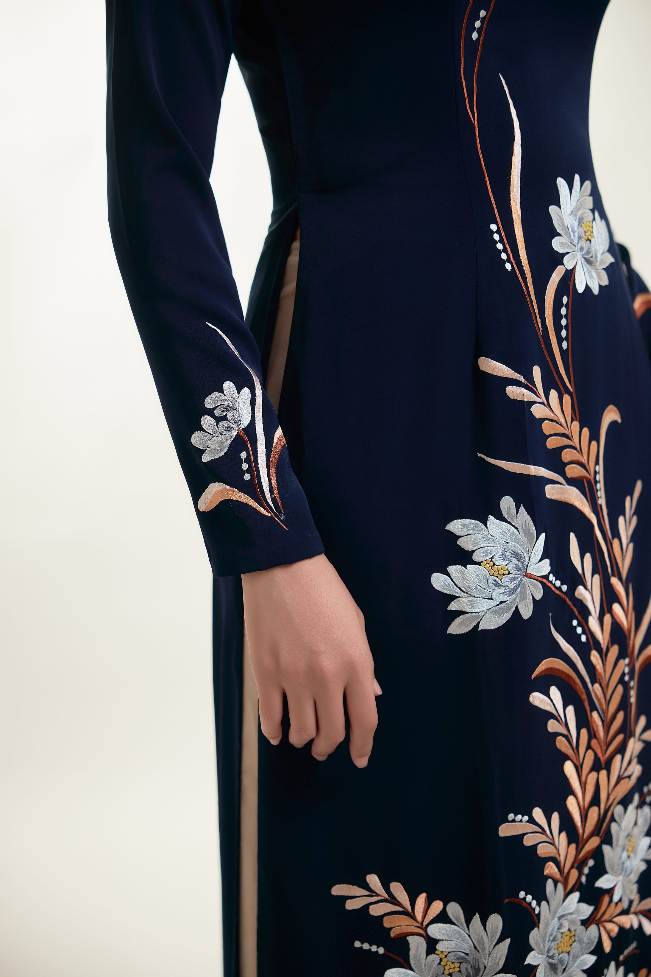 【ao 】AMERI EMBROIDERY DRESS Ao Dai with Chrysanthemum Embroidered on Dark Blue Silk