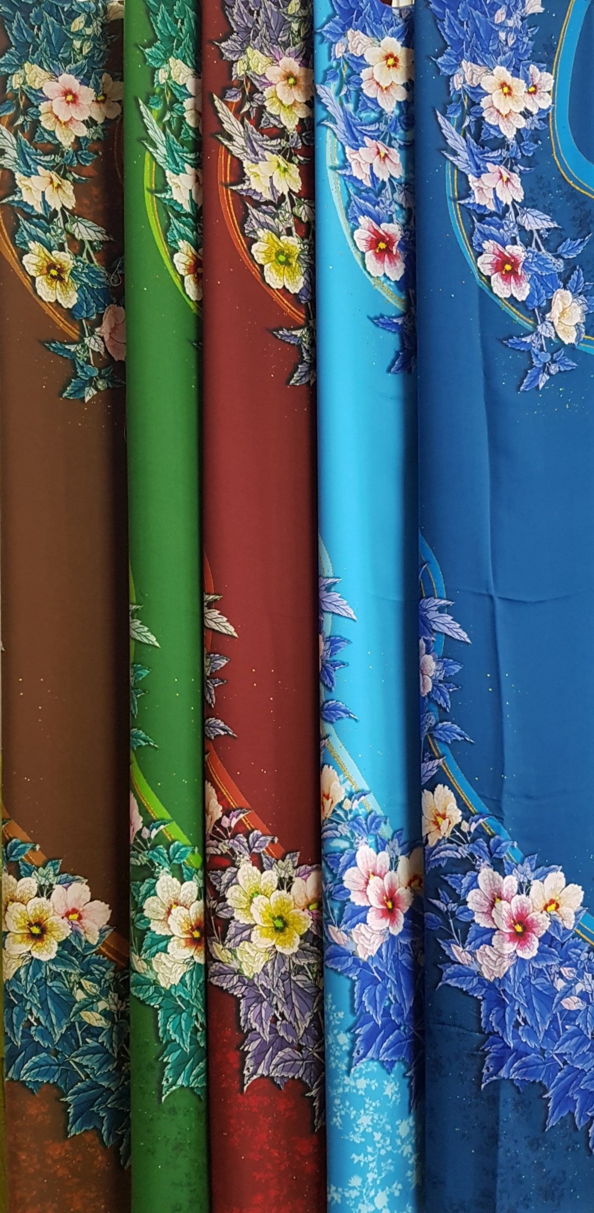 Made-to-measure ao dai by Mark&Vy using high quality, Thai Tuan fabric. Eye-catching floral motif.