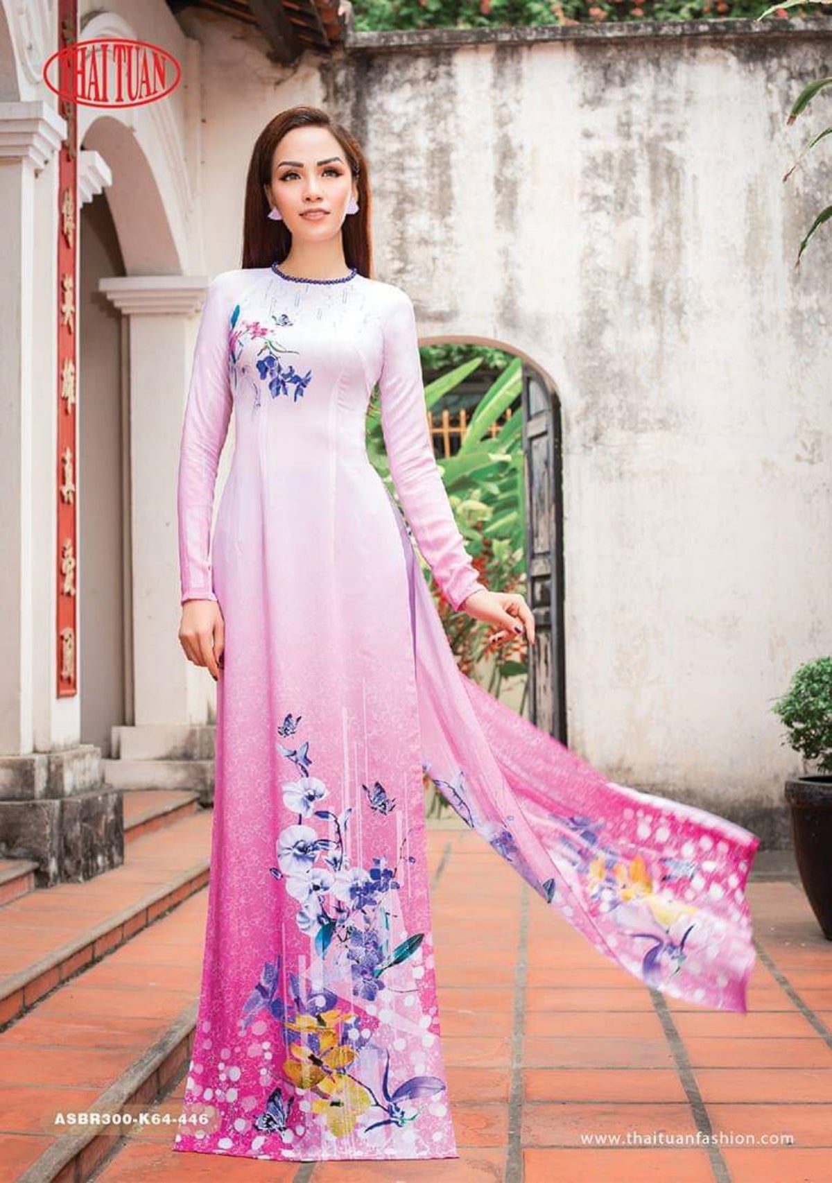 Made-to-measure ao dai by Mark&Vy using high quality, Thai Tuan fabric. Pretty floral motif.