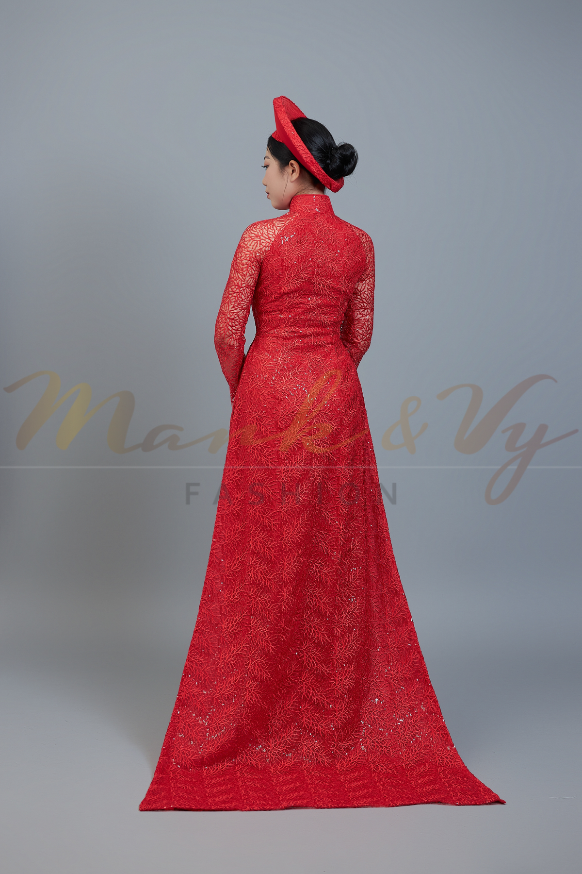 Wedding ao dai. Vietnamese long dress in spectacular red lace.