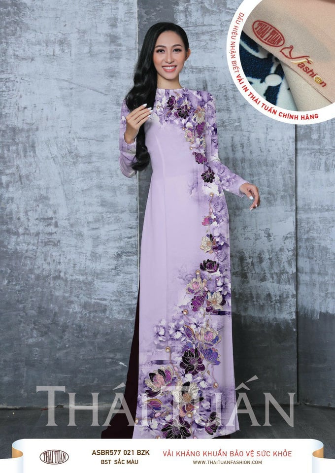 Made-to-measure ao dai by Mark&Vy using high quality, Thai Tuan fabric. Elegant floral motif.