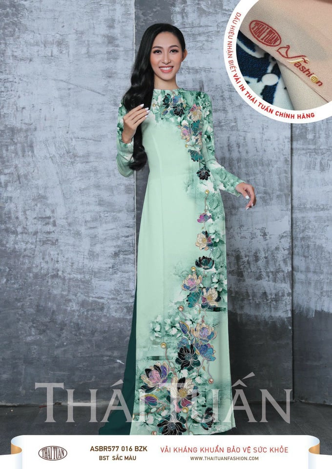 Made-to-measure ao dai by Mark&Vy using high quality, Thai Tuan fabric. Elegant floral motif.