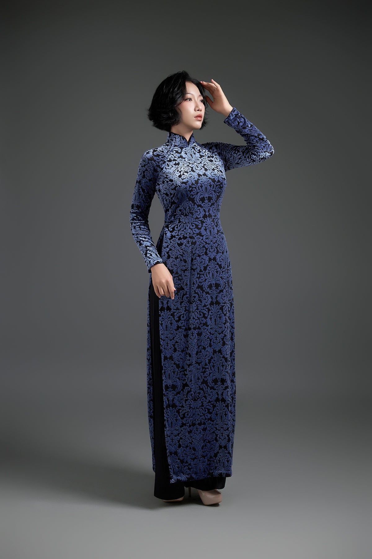 Elegant Midnight Blue Velvet Áo Dài with Damask Pattern