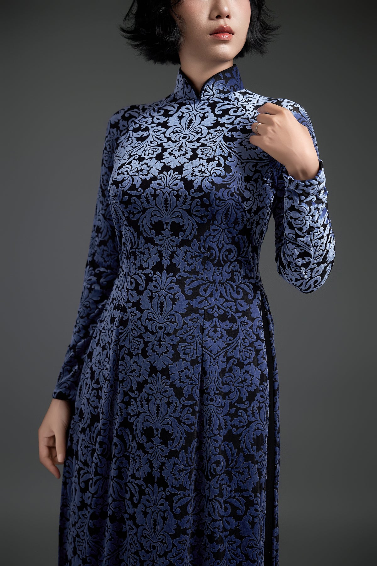 Elegant Midnight Blue Velvet Áo Dài with Damask Pattern