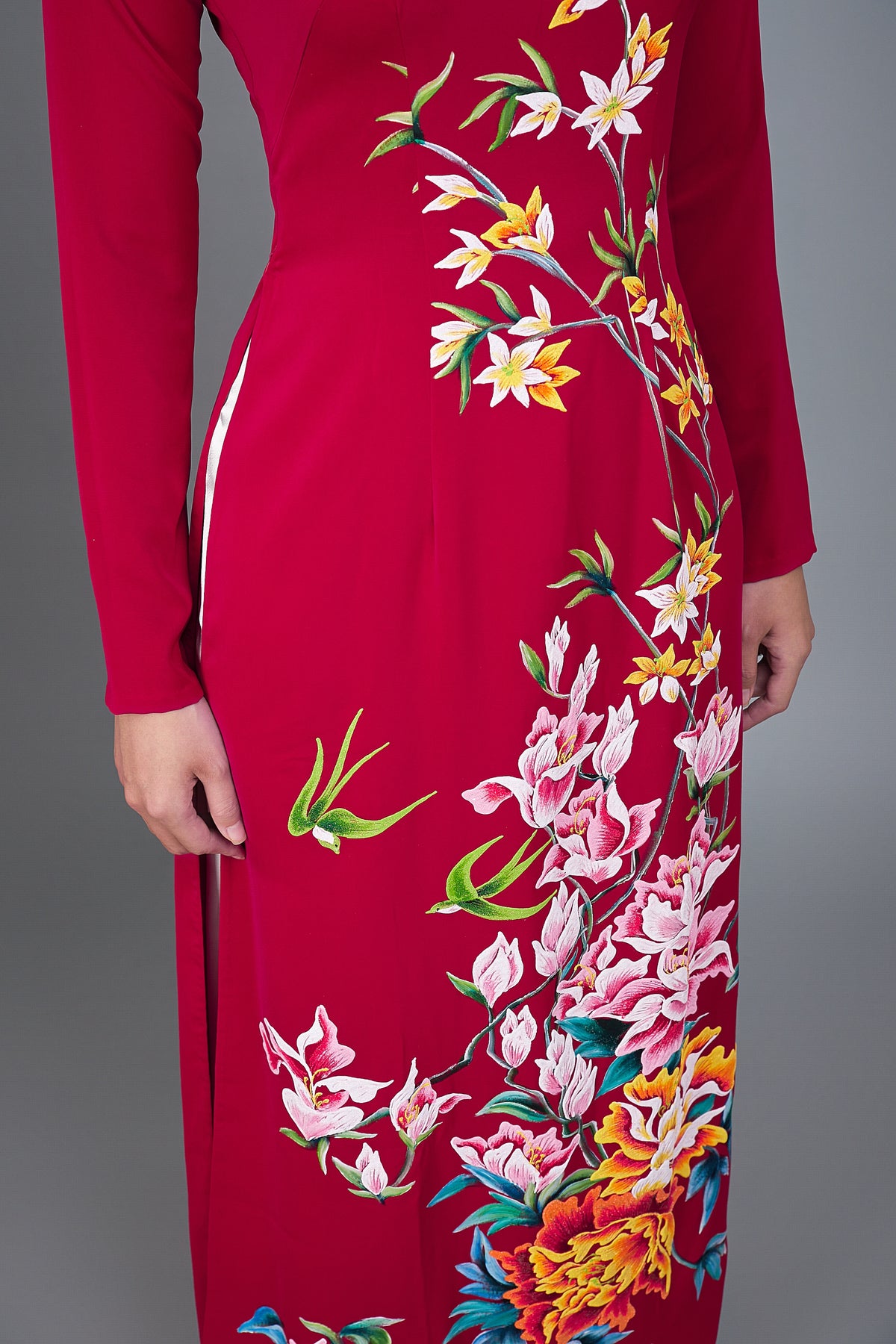 Made to measure ao dai. Hand-painted, floral motif on red silk - Mark ...