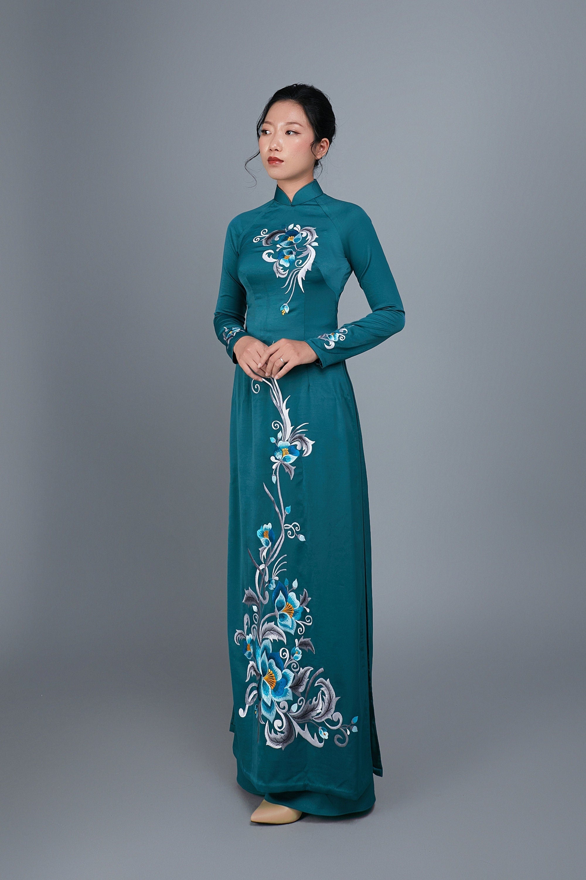 Women's ao dai dress Vietnamese traditional long dress. High