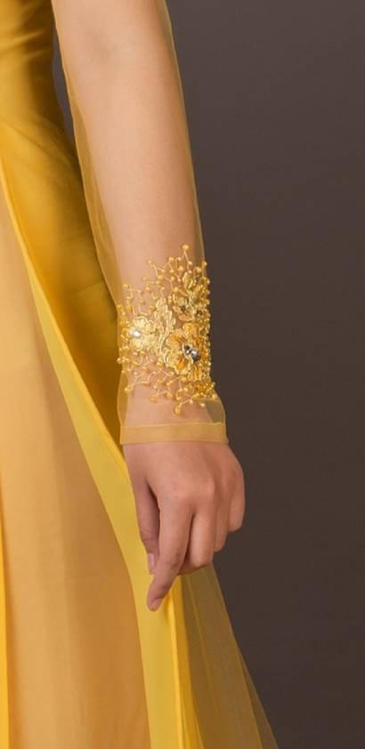 (SAMPLE, Approx. US Size 4) Yellow wedding ao dai. Beautiful embroidery and hand beading